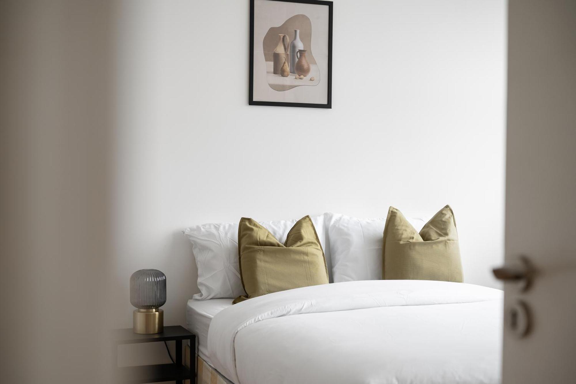 Livestay-Modern Apartments Building In Aylesbury Эйлсбери Экстерьер фото